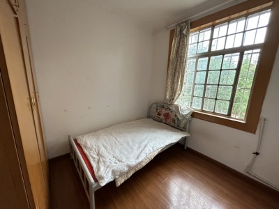 3室2廳1陽臺 金馬鎮(zhèn)政府住宅樓臥室