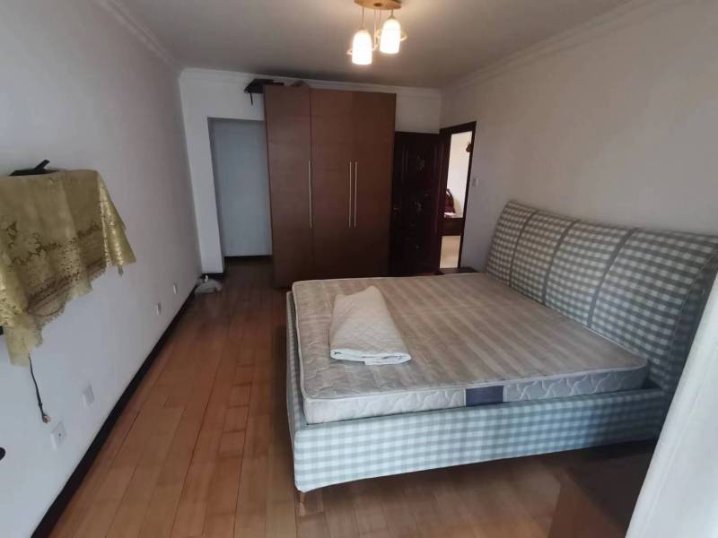 3室2廳2陽臺 世紀(jì)城玉春苑臥室