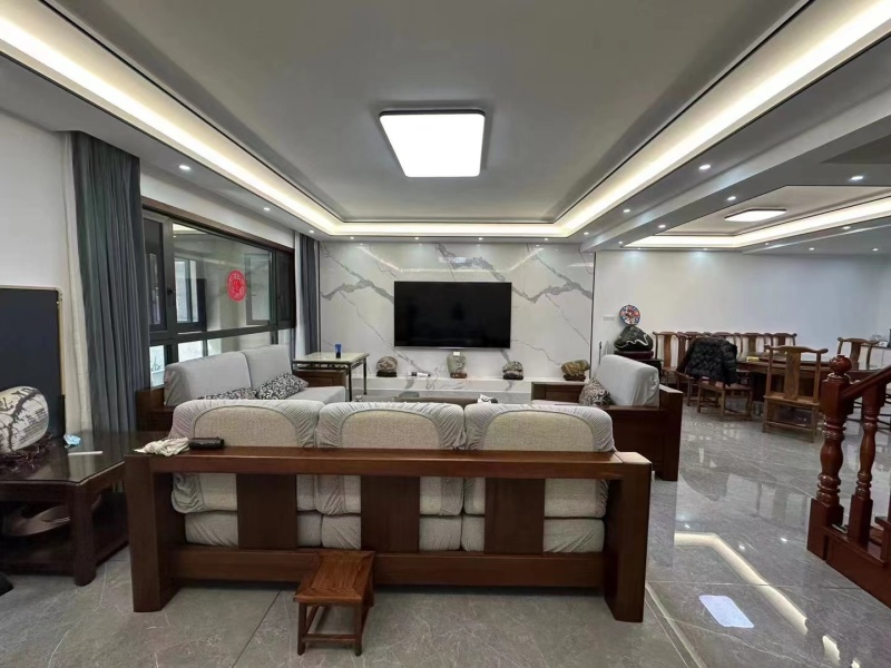 5室2廳3陽臺(tái) 海東俊園一期別墅客廳