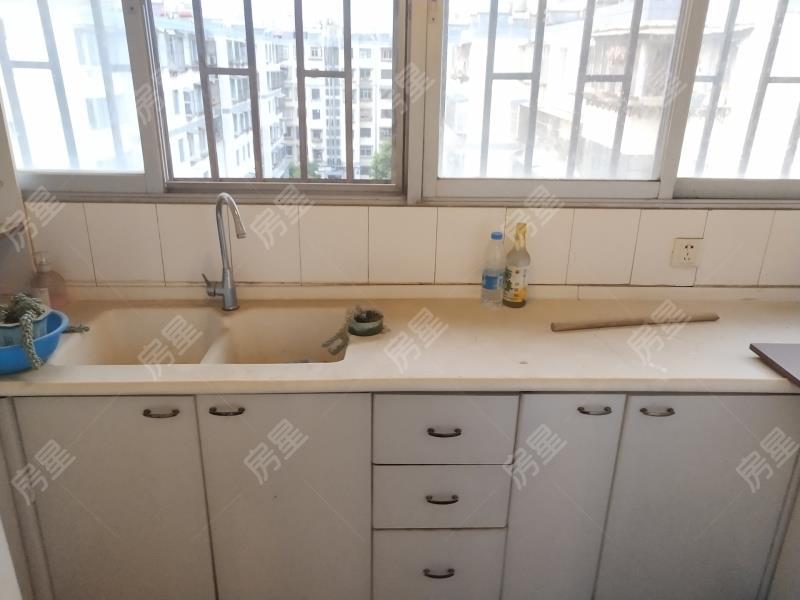 4室2廳2陽(yáng)臺(tái) 鑫安花園廚房