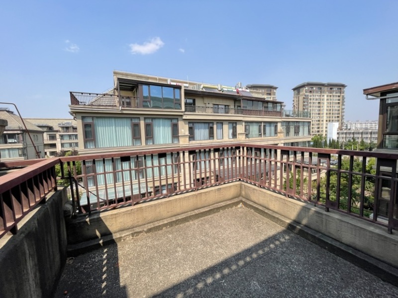 4室2廳3陽(yáng)臺(tái) 綠地海珀瀾庭別墅陽(yáng)臺(tái)