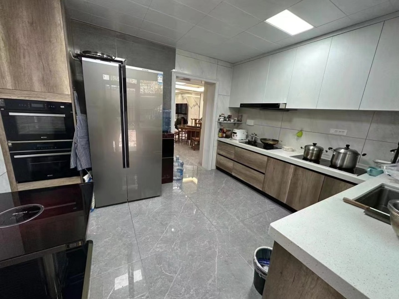 5室2廳3陽臺(tái) 海東俊園一期別墅客廳