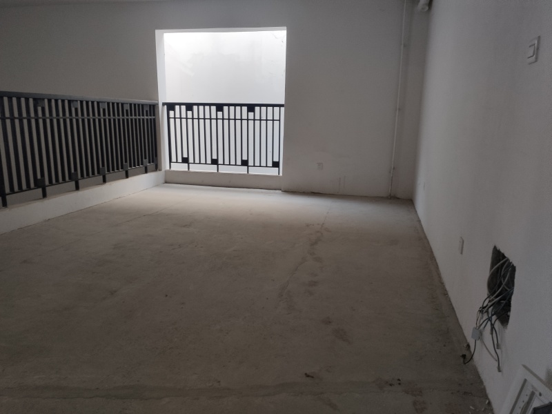 5室2廳2陽(yáng)臺(tái) 綠地海珀瀾庭別墅客廳