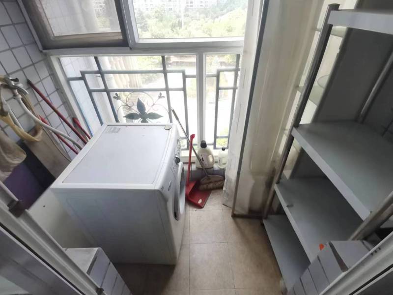 3室2廳2陽臺 世紀(jì)城玉春苑陽臺