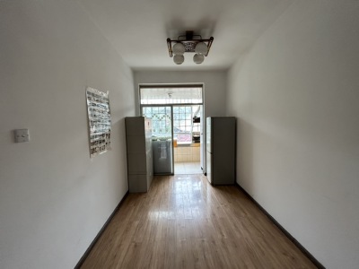 3室2廳1陽臺 金馬鎮(zhèn)政府住宅樓餐廳