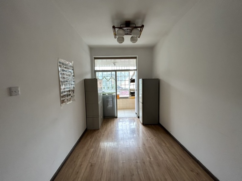 3室2廳1陽臺 金馬鎮(zhèn)政府住宅樓餐廳