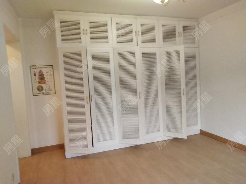 4室2廳2陽(yáng)臺(tái) 鑫安花園臥室