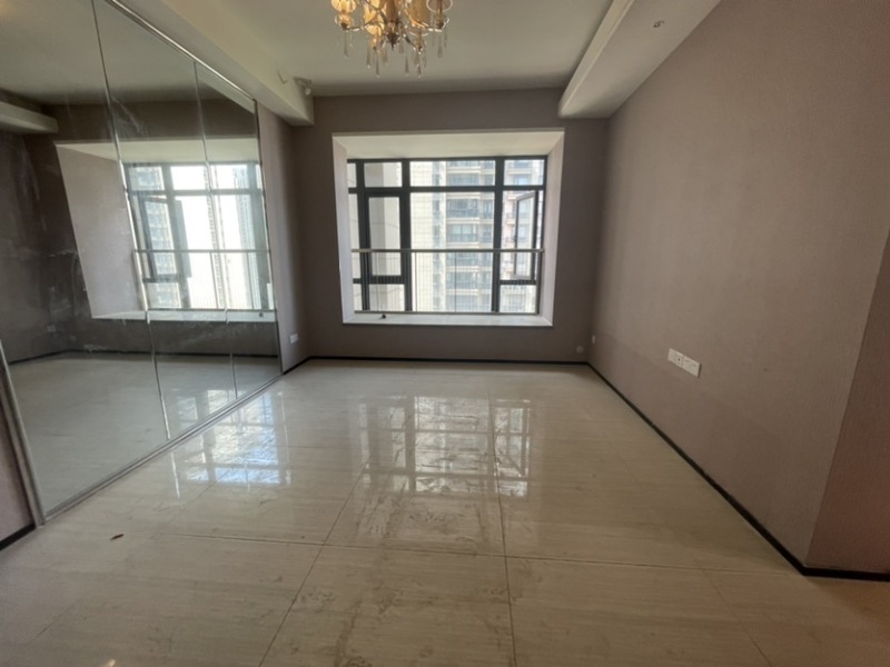 2室2廳1陽(yáng)臺(tái) 恒大云報(bào)華府公寓客廳