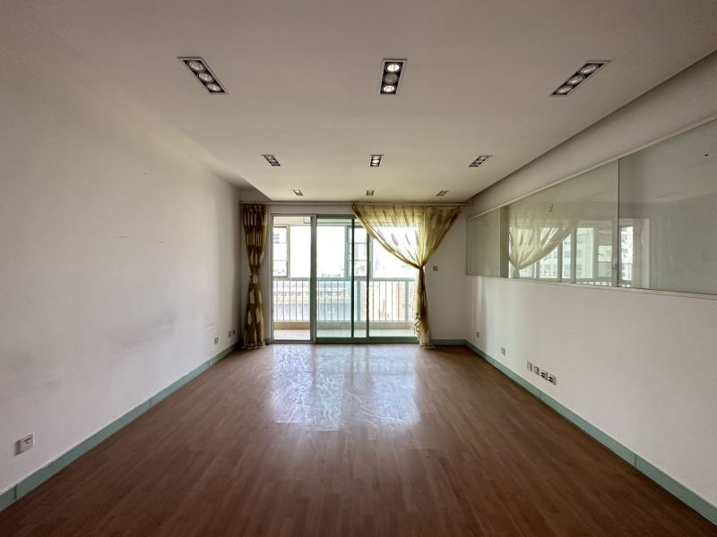 4室2廳2陽臺 水晶俊園客廳