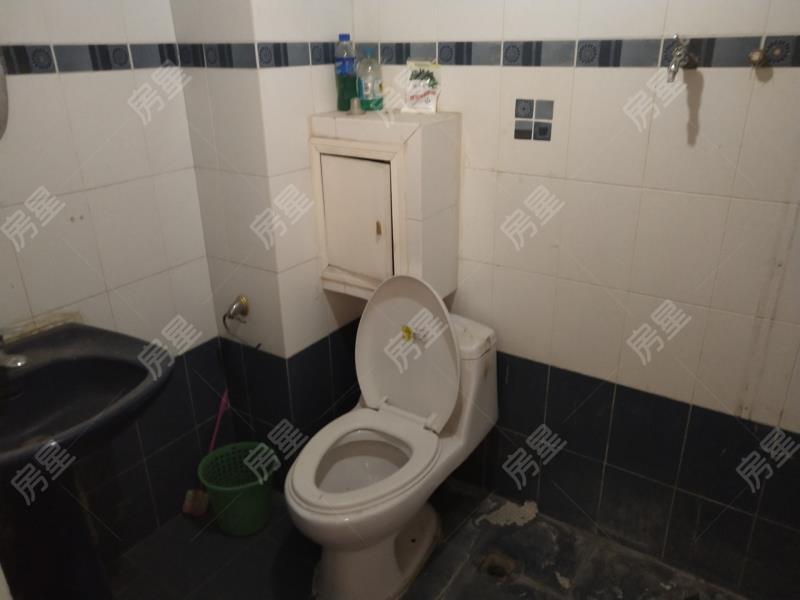 4室2廳2陽(yáng)臺(tái) 鑫安花園衛(wèi)生間