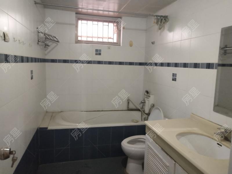 4室2廳2陽(yáng)臺(tái) 鑫安花園衛(wèi)生間