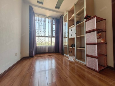 4室2廳2陽(yáng)臺(tái) 花香十里餐廳