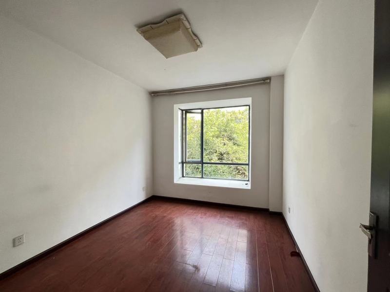 4室2廳1陽臺 滇池衛(wèi)城藍(lán)灣客廳