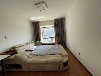 4室2廳1陽(yáng)臺(tái) 假日城市