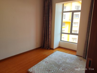 4室2廳2陽(yáng)臺(tái) 第三城紫香園