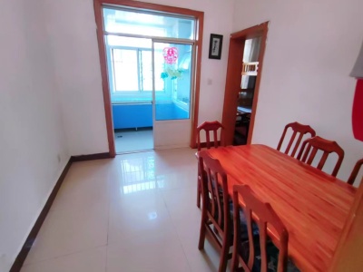 3室2廳2陽臺 嚴家地統(tǒng)建大院