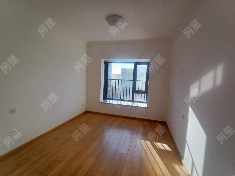 3室2廳2陽(yáng)臺(tái) 中海龍泉公館臥室