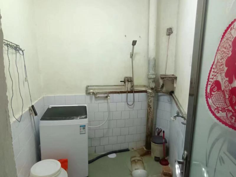 2室2廳2陽臺 東華小區(qū)衛(wèi)生間