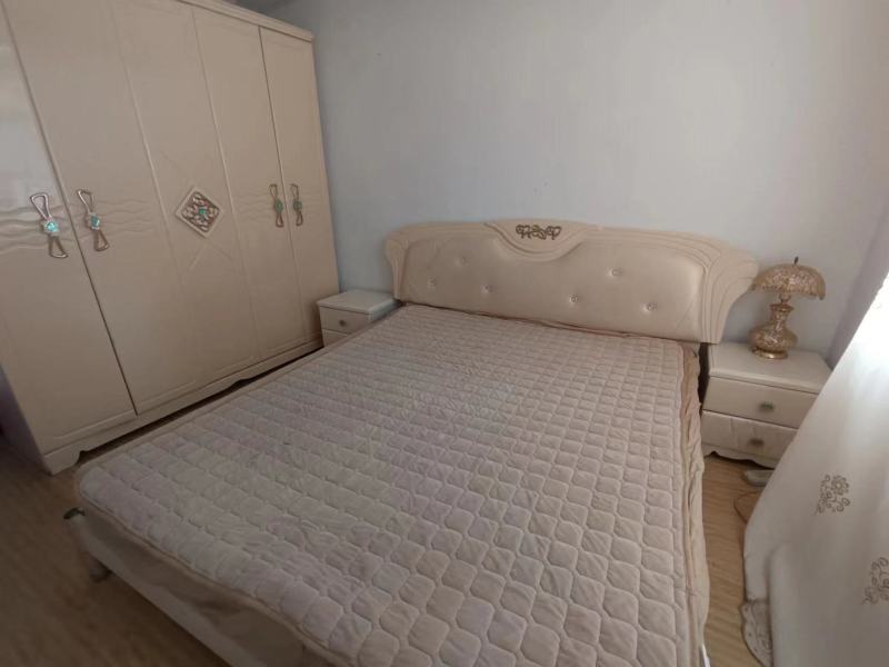 2室2廳2陽臺 東華小區(qū)臥室