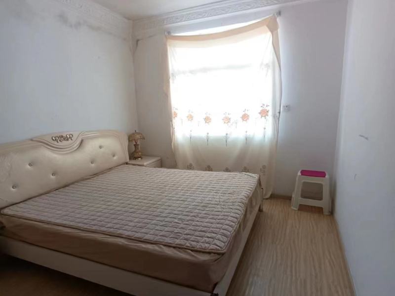 2室2廳2陽臺 東華小區(qū)臥室