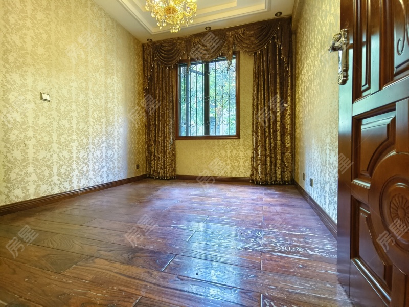 5室2廳2陽(yáng)臺(tái) 奧宸橙郡一期臥室