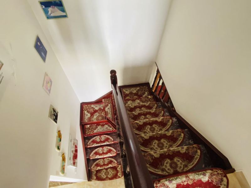 3室2廳2陽臺 中海學(xué)府路8號客廳