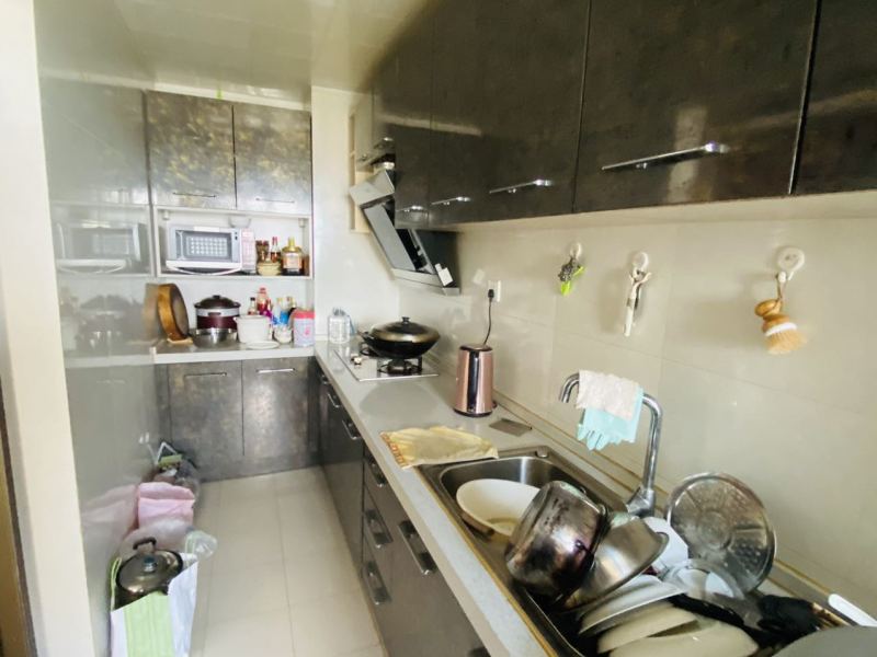 3室2廳2陽臺 中海學(xué)府路8號客廳