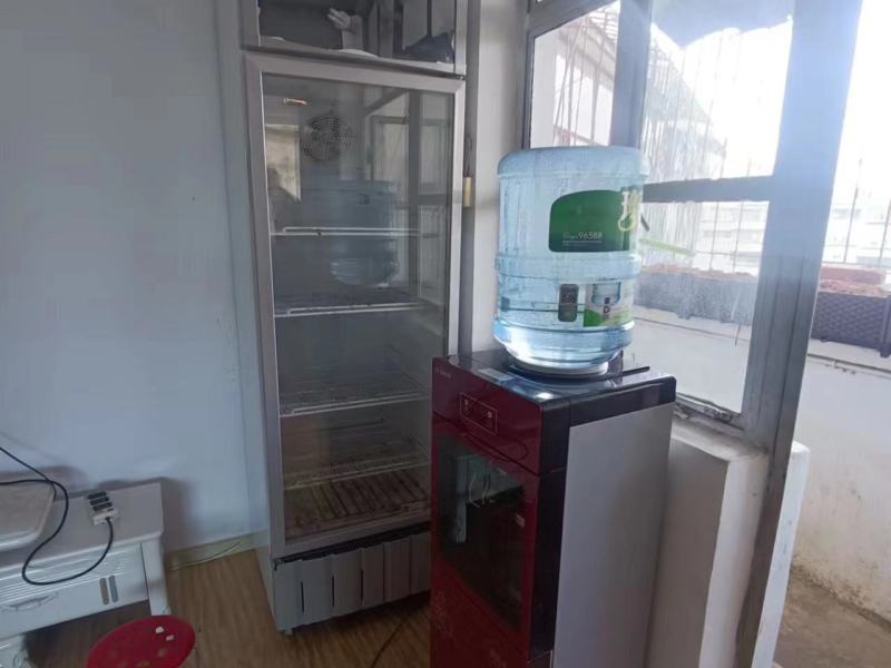 2室2廳2陽臺 東華小區(qū)客廳