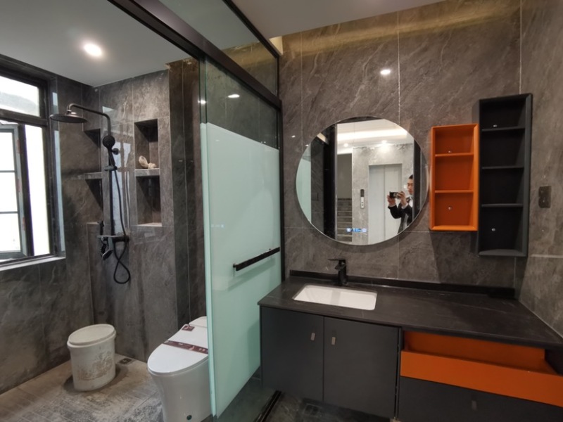 8室3廳4陽臺 滇池ONE一期別墅衛(wèi)生間