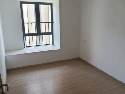 3室2廳1陽(yáng)臺(tái) 碧桂園御龍半山龍耀苑