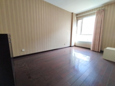 4室2廳2陽(yáng)臺(tái) 華龍人家