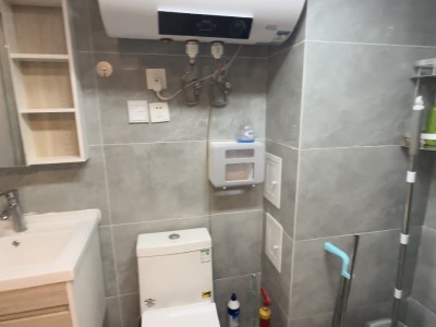 2室2廳1陽(yáng)臺(tái) 中房路易公元