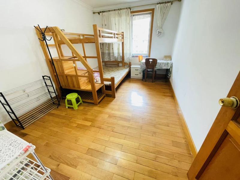 3室2廳1陽(yáng)臺(tái) 船房小區(qū)臥室