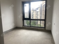 4室2廳2陽臺 華夏四季二期客廳