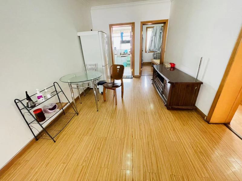 3室2廳1陽(yáng)臺(tái) 船房小區(qū)餐廳