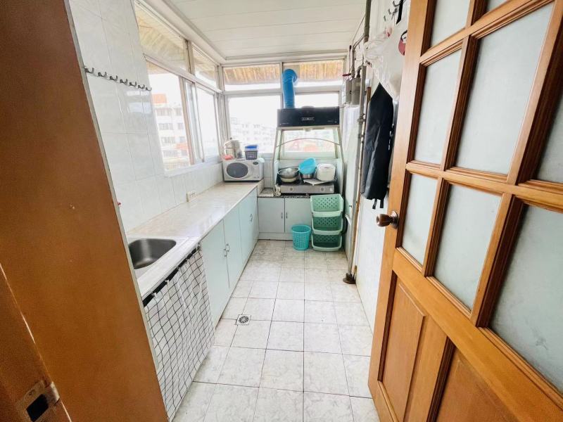 3室2廳1陽(yáng)臺(tái) 船房小區(qū)廚房