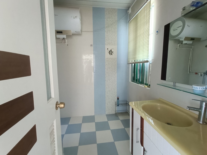 5室2廳2陽臺 世紀(jì)城元春苑衛(wèi)生間