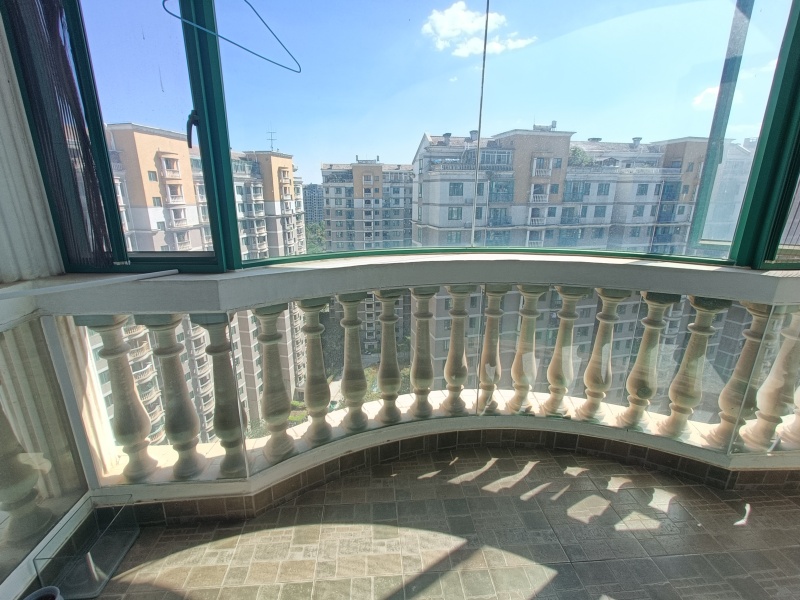 5室2廳2陽臺 世紀(jì)城元春苑陽臺