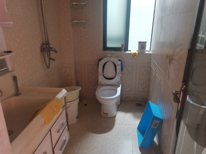 4室2廳2陽臺 俊發(fā)盛唐城衛(wèi)生間