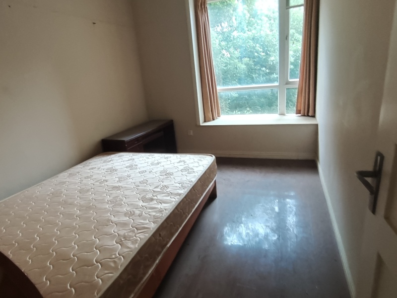 5室2廳3陽臺 湖畔之夢臥室