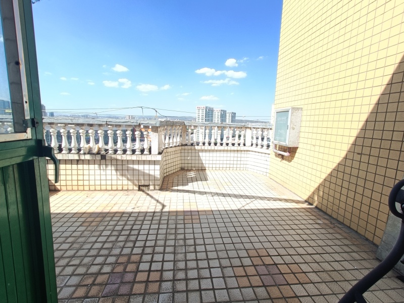 5室2廳2陽臺 世紀(jì)城元春苑陽臺