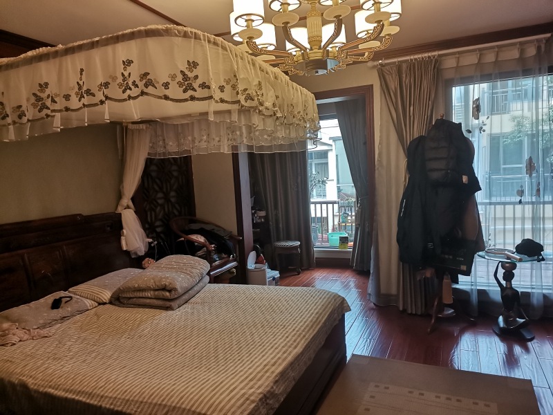 5室2廳2陽(yáng)臺(tái) 加州楓景別墅臥室