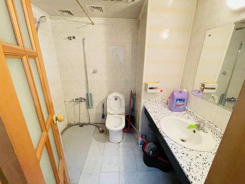 3室2廳1陽(yáng)臺(tái) 船房小區(qū)衛(wèi)生間