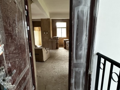 5室2廳3陽(yáng)臺(tái) 東鳴佳苑別墅門廳