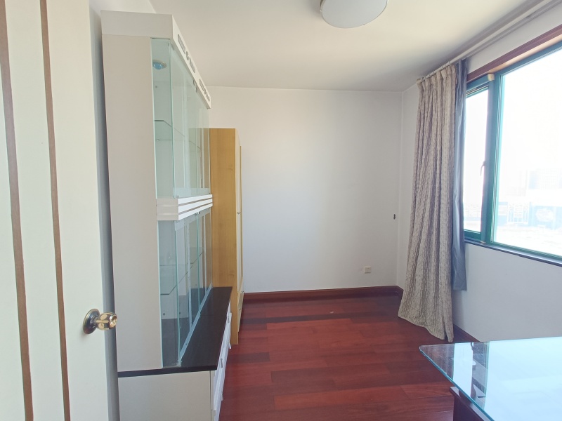 5室2廳2陽臺 世紀(jì)城元春苑臥室