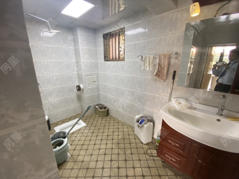 6室3廳4陽臺 云嶺天驕別墅衛(wèi)生間