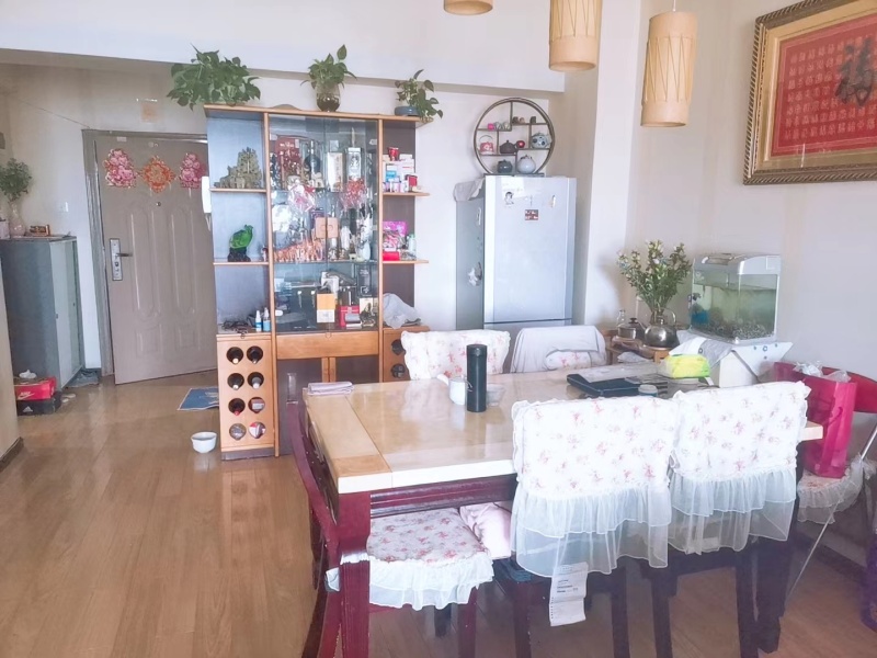 2室2廳1陽臺 中環(huán)金界客廳