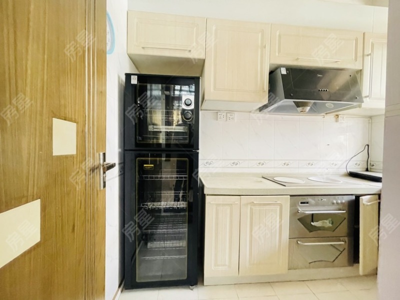 3室2廳2陽(yáng)臺(tái) 滇池森林別墅門(mén)廳