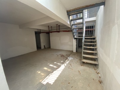 3室2廳2陽(yáng)臺(tái) 新希望白麓城一期