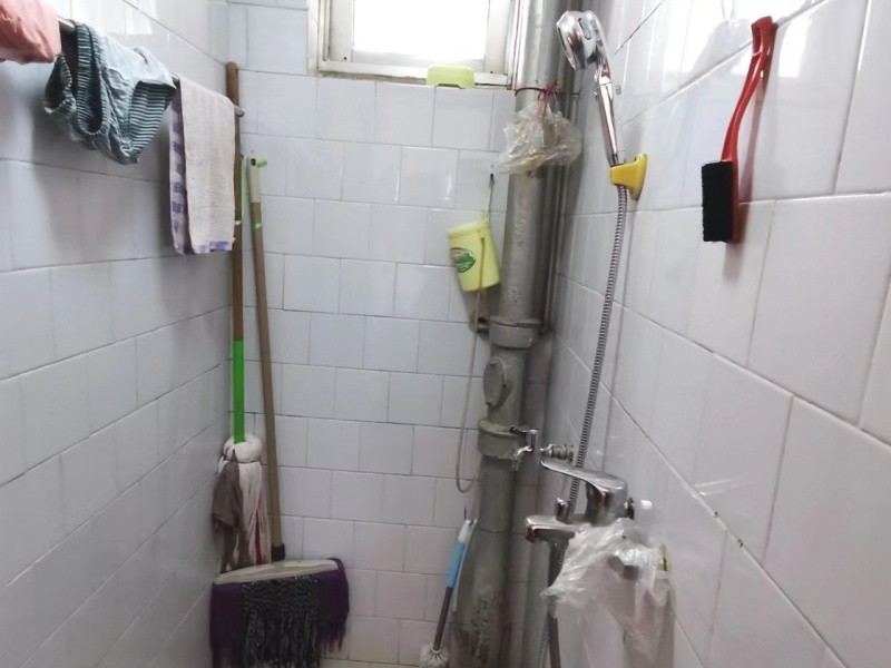 4室2廳1陽臺 秋苑小區(qū)衛(wèi)生間